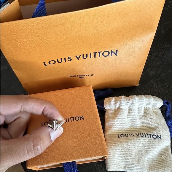 Louis Vuitton Essential V Silver Earrings - Picture 4 of 5